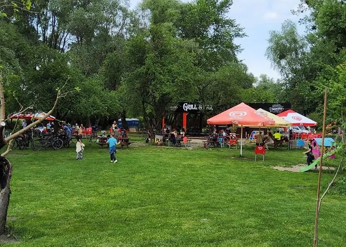 Spacious & Cleаn 4 Isolated For Groups * Bratysława