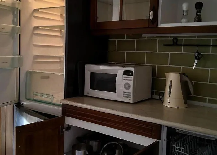 Spacious & Cleаn 4 Isolated For Groups Apartman *