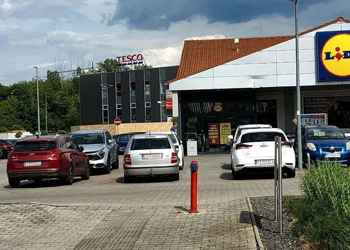 Spacious & Cleаn 4 Isolated For Groups Apartamento *